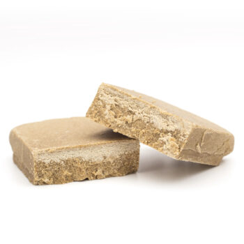 Amsterdam Quality | Boutique CBD Premium 98 Résine CBD Frozen 43%, extraite à froid pour conserver un maximum de terpènes et de saveurs. Texture crémeuse et friable, aux notes boisées et citronnées, idéale pour une relaxation profonde.